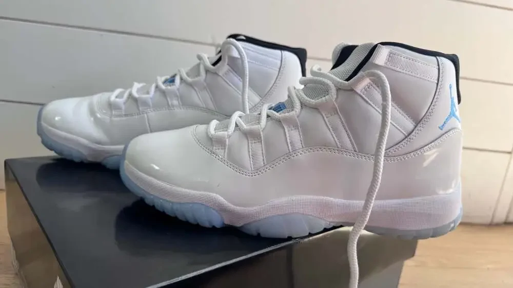 Air Jordan 11 Retro Legend Blue (2024)